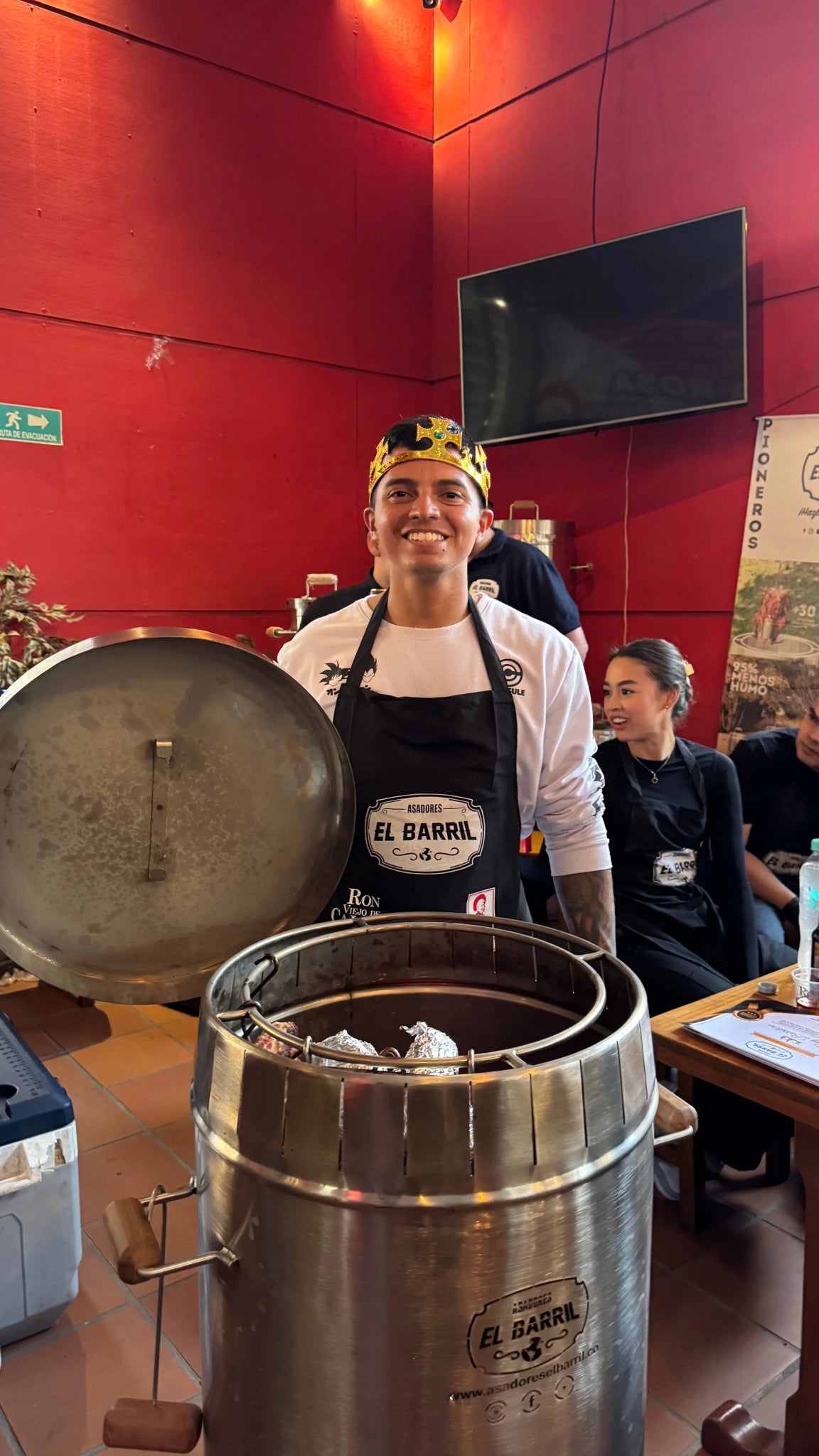 Combo Premium Macro Emprendedor 200lb + 2BARRILES Kit de Accesorios + Curso Virtual + 10 Años de Garantía +PARRILLA) - Asadores El Barril