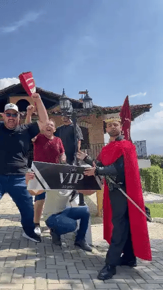 Combo Rey Barrilero 30lbs + Membresía VIP + Accesorios + Corona + Garantía de 3 Años - Asadores El Barril